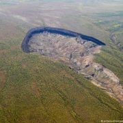 La Puerta del infierno en Siberia está creciendo