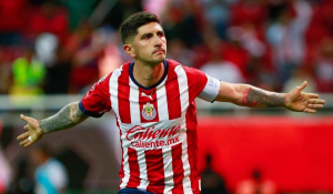 Víctor Guzmán le dio un triunfo importante a Chivas, en la ida de los cuartos de final de la Liga Mx ante Toluca. 