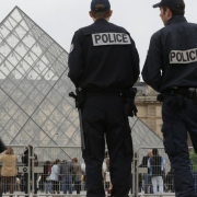 Así fue el robo en el Louvre, los ladrones usaron un montacargas y fingieron ser empleados