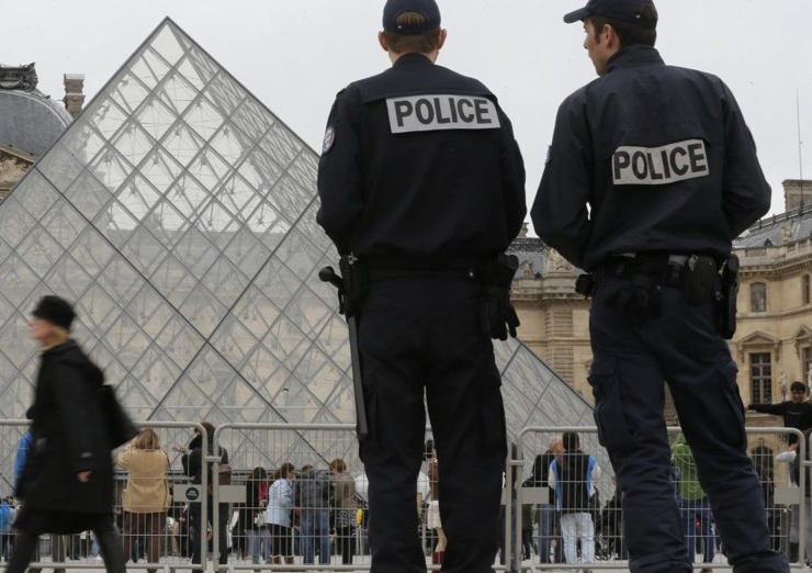Así fue el robo en el Louvre, los ladrones usaron un montacargas y fingieron ser empleados