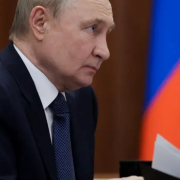 Putin amenaza a EEU con responder si son atacados con uno de sus misiles