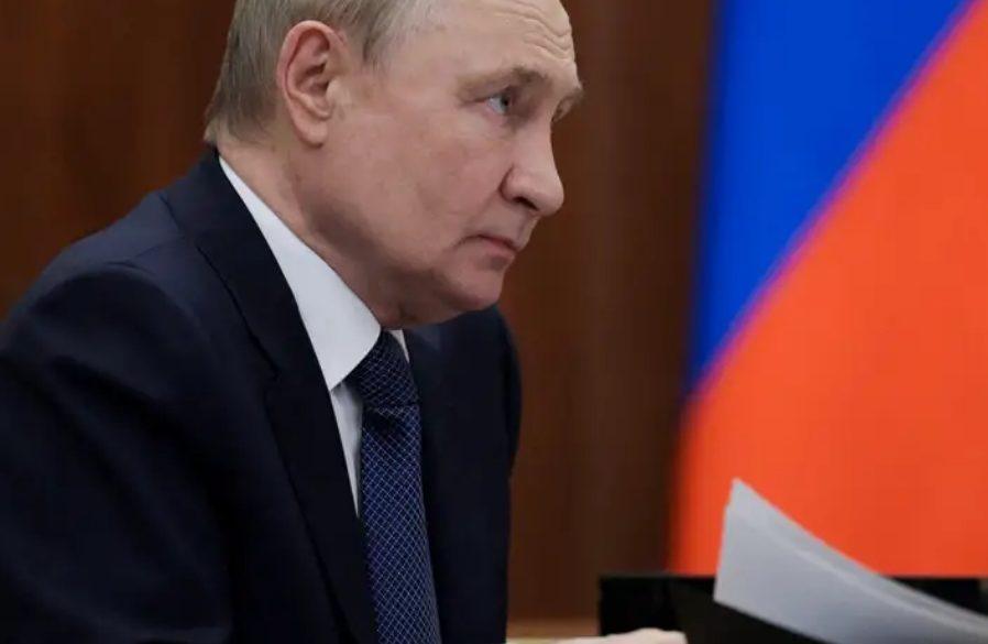 Putin amenaza a EEU con responder si son atacados con uno de sus misiles