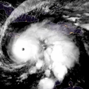 Melissa aumenta a huracán categoría 4 y amenaza el Caribe con fuerza devastadora