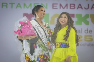 Eny Elizabeth Paredes Villalobos, originaria de Chocholá, fue coronada como embajadora de la Feria Yucatán Xmatkuil 2025, representando con orgullo la cultura y belleza yucateca.