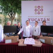 UPN Renovada: Díaz Mena entrega computadoras y uniformes