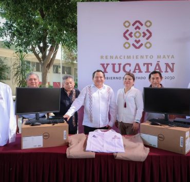 UPN Renovada: Díaz Mena entrega computadoras y uniformes