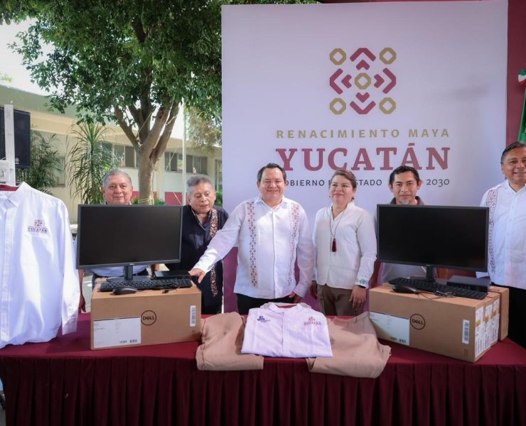 UPN Renovada: Díaz Mena entrega computadoras y uniformes