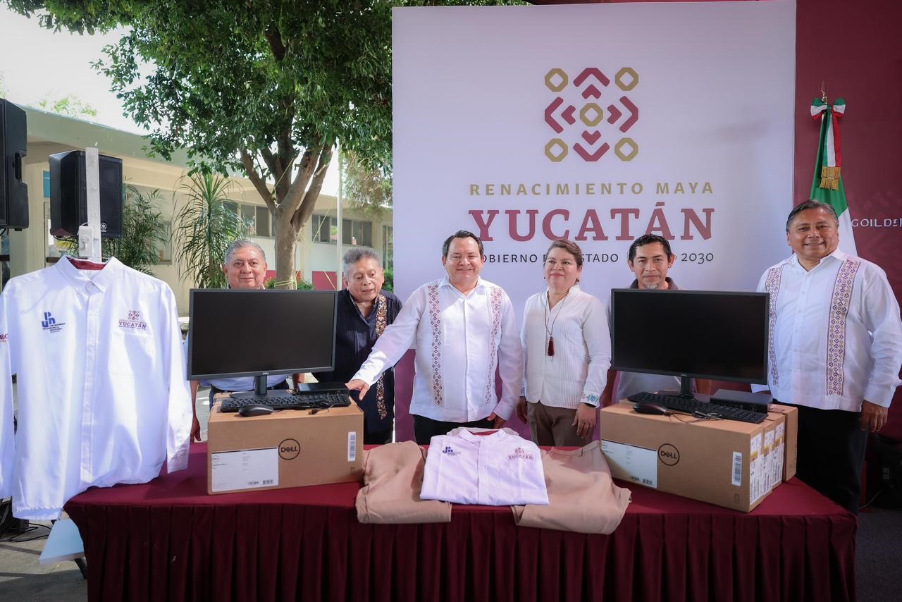 UPN Renovada: Díaz Mena entrega computadoras y uniformes