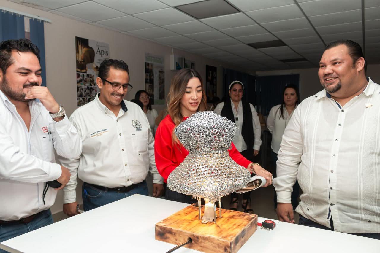 En representación del Colegio