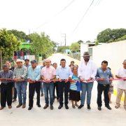 Entregan vialidades modernizadas y equipamiento urbano en Teapa