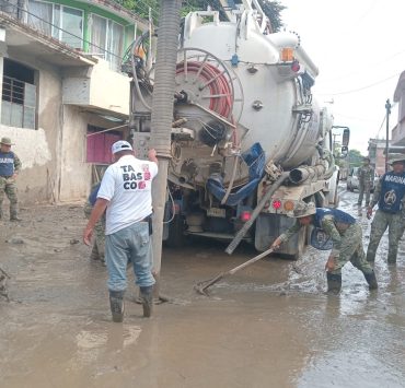 Envía Tabasco ayuda con equipos a afectados por lluvias en Veracruz