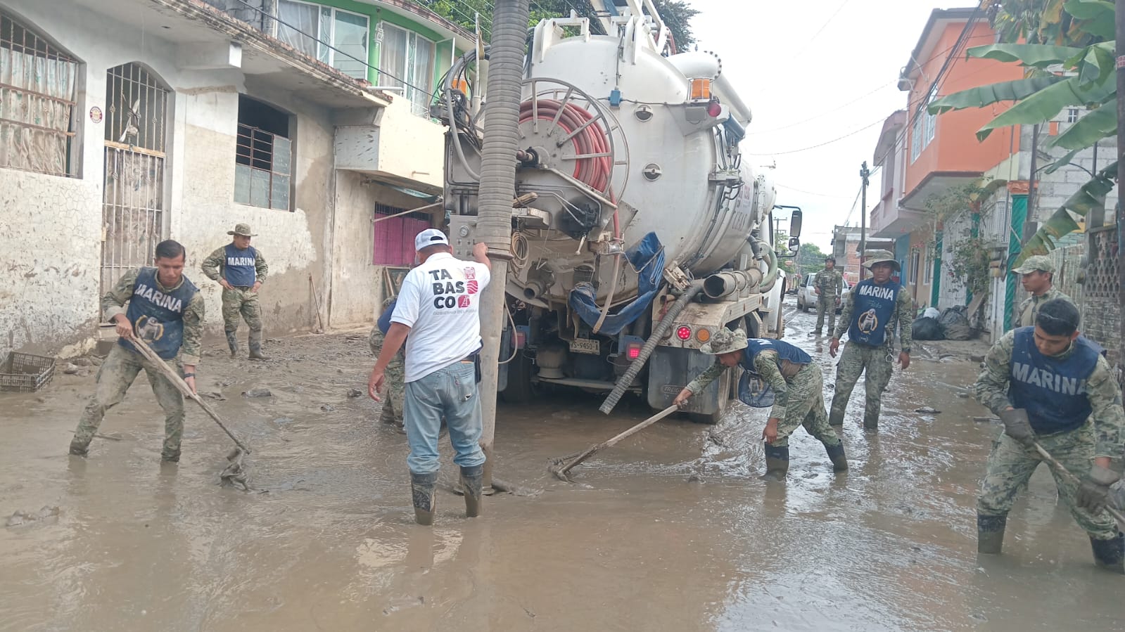 Envía Tabasco ayuda con equipos a afectados por lluvias en Veracruz