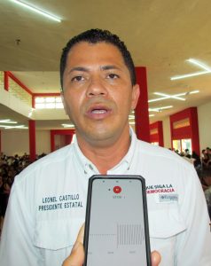 Leonel Castillo Presenda, presidente estatal de “Que Siga la Democracia”, encabezó la asamblea del Distrito 02 en Chetumal, validada por el INE.