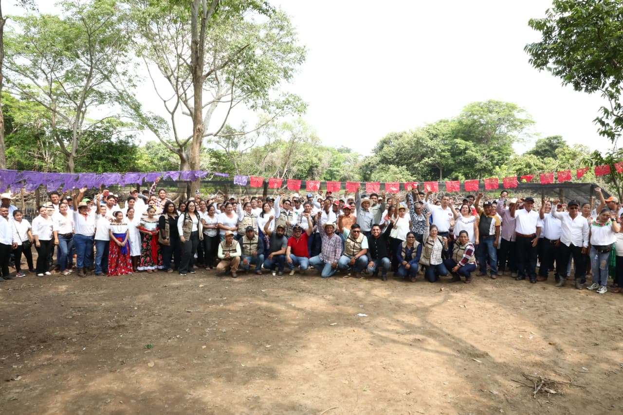 inauguración de una nueva unidad campesina