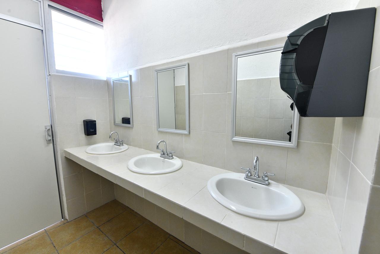 inaugurar un equipo de servicios sanitarios