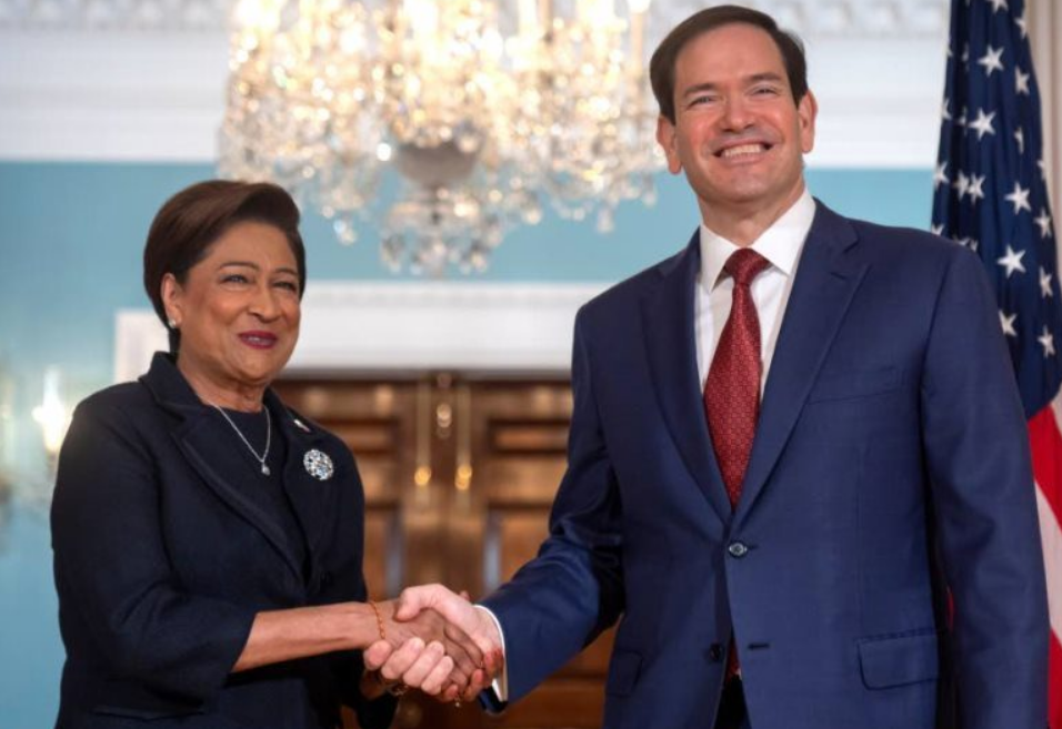 Apoyo político y militar al gobierno de Trump