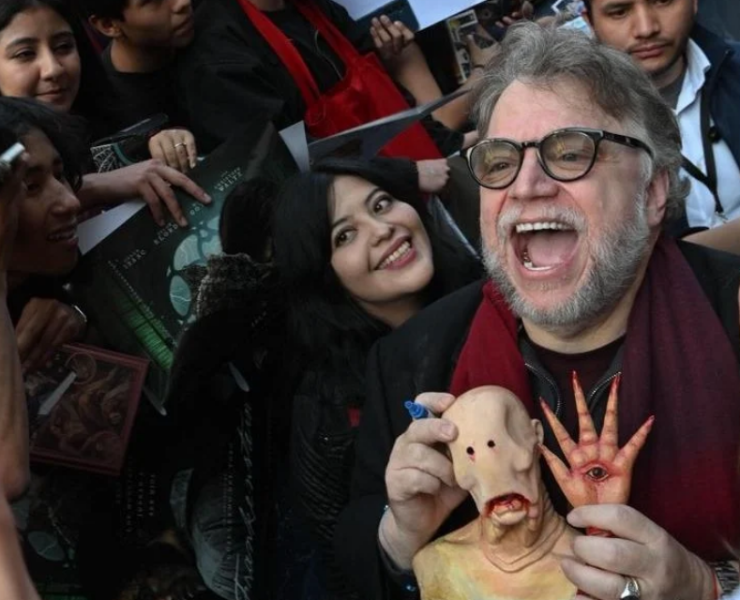 Guillermo del Toro se entrega a sus fans en evento de CDMX