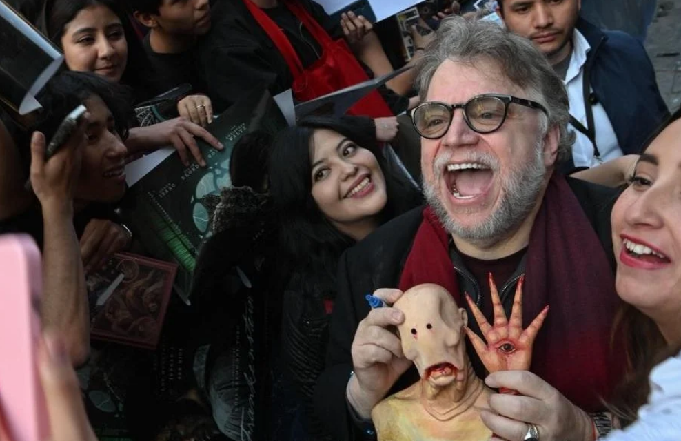 Guillermo del Toro se entrega a sus fans en evento de CDMX