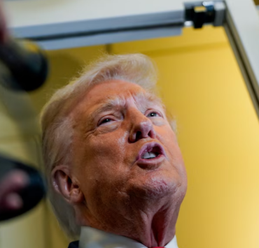 Trump sopesa riesgos de atacar Venezuela y plantea múltiples opciones