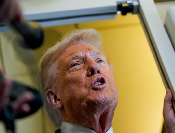 Trump sopesa riesgos de atacar Venezuela y plantea múltiples opciones