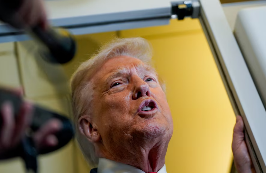 Trump sopesa riesgos de atacar Venezuela y plantea múltiples opciones