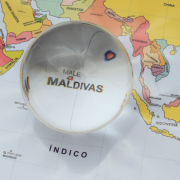 Maldivas prohíbe fumar a una generación entera, el primer en hacer algo así