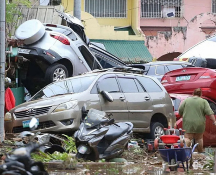 Tifón Kalmaegi llega a Vietnam y deja graves daños