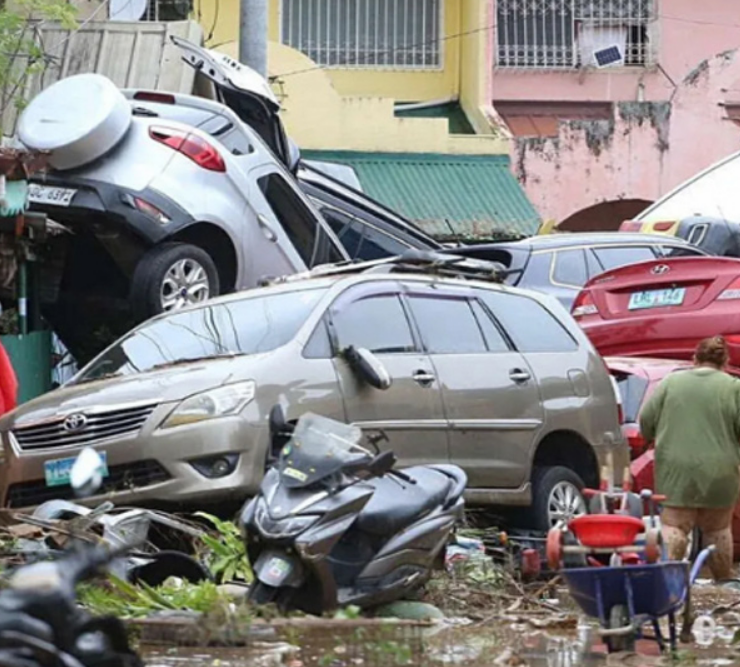 Tifón Kalmaegi llega a Vietnam y deja graves daños