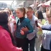 Título: Claudia Sheinbaum mantiene la calma tras incidente de acoso durante trayecto a la SEP