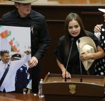 Grecia Itzel Quiroz asume la presidencia municipal de Uruapan en medio del duelo y la exigencia de justicia por el asesinato de su esposo, Carlos Manzo