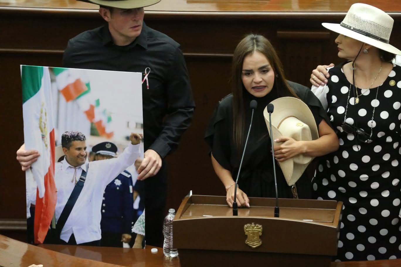Grecia Itzel Quiroz asume la presidencia municipal de Uruapan en medio del duelo y la exigencia de justicia por el asesinato de su esposo, Carlos Manzo