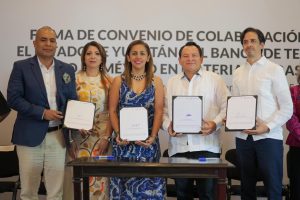 El Gobernador Joaquín Díaz Mena lideró la firma del convenio con el Banco de Hueso del Estado de México, reafirmando su compromiso con una salud pública más justa, moderna y humana, que acerque tratamientos especializados a las yucatecas y yucatecos.