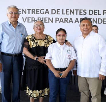 Más de 3,600 estudiantes reciben lentes gratuitos en Yucatán