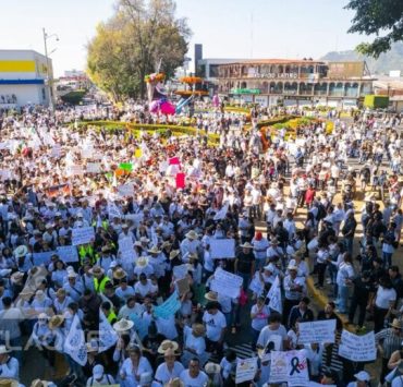 Miles marchan en Uruapan para exigir justicia por el asesinato de Carlos Manzo; la alcaldesa Grecia Quiroz asegura que “la lucha no será en vano”