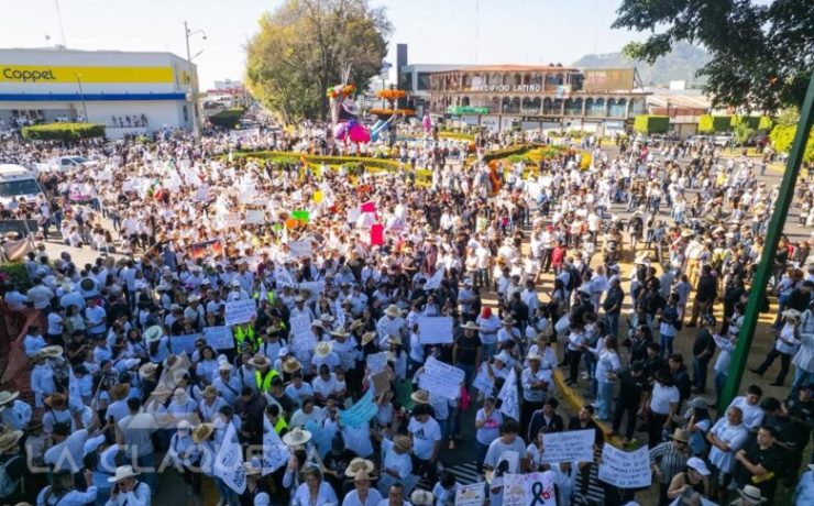 Miles marchan en Uruapan para exigir justicia por el asesinato de Carlos Manzo; la alcaldesa Grecia Quiroz asegura que “la lucha no será en vano”