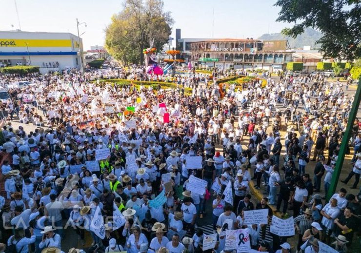 Miles marchan en Uruapan para exigir justicia por el asesinato de Carlos Manzo; la alcaldesa Grecia Quiroz asegura que “la lucha no será en vano”